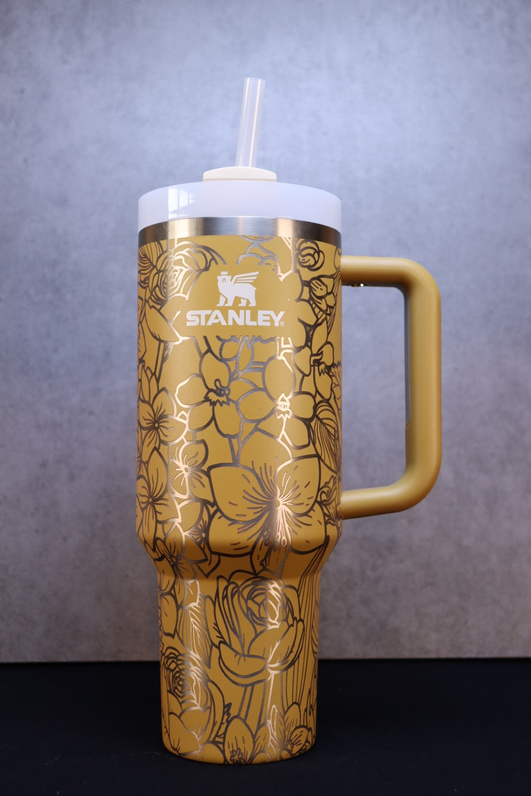 Queen Bee on 40oz Yarrow Stanley