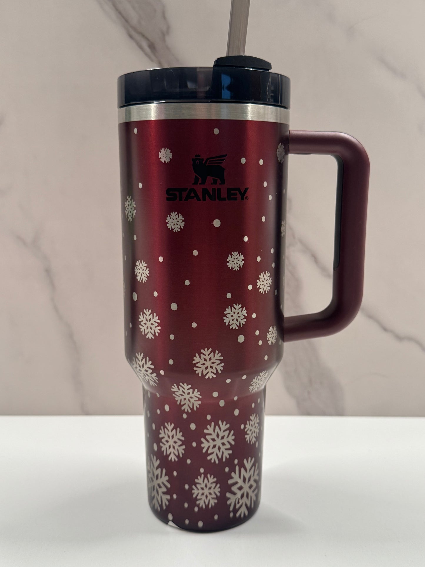 Snowflakes on Redwood Glow 40oz Stanley