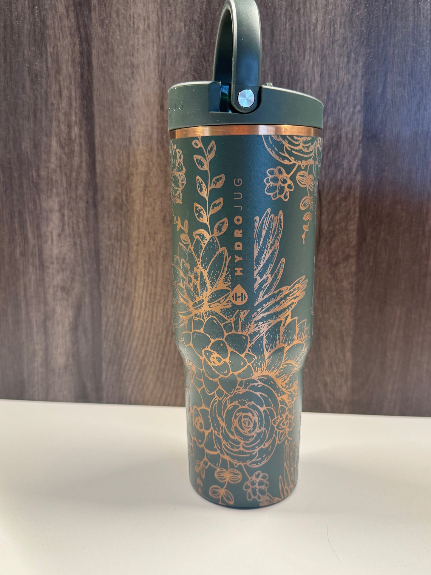 Succulents on Pine 32 oz Hydrojug Sport