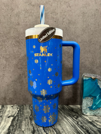 Snowflakes on Artic Twist 40oz Stanley (flawed)