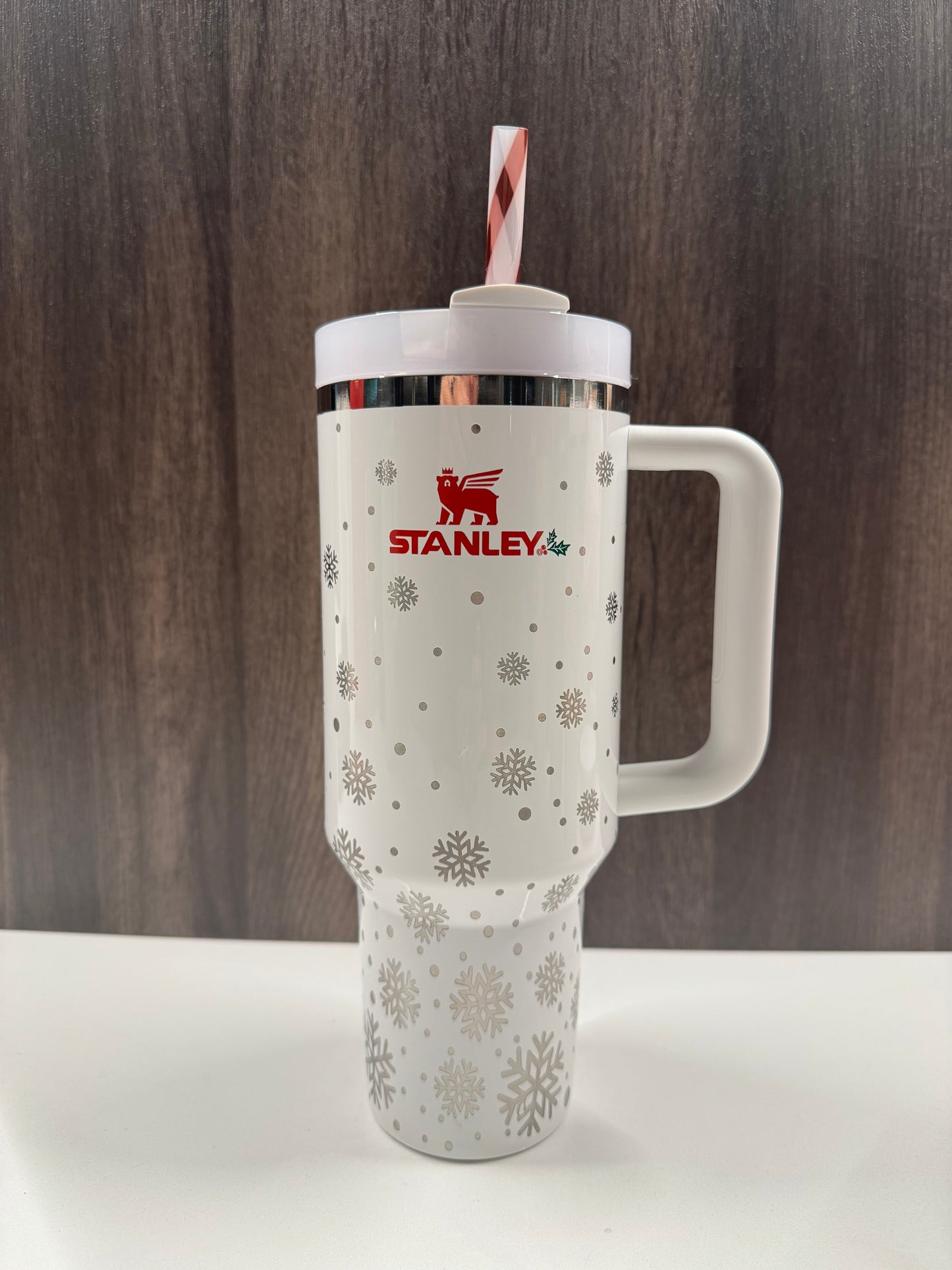 Snowflakes on Mistletoe Twist 40oz Stanley