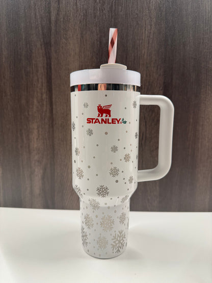 Snowflakes on Mistletoe Twist 40oz Stanley