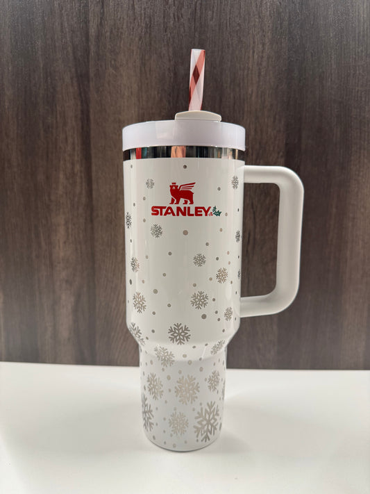 Snowflakes on Mistletoe Twist 40oz Stanley